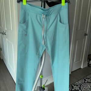 Women's Figs Kade Cargo Scrub Pants - Seaglass